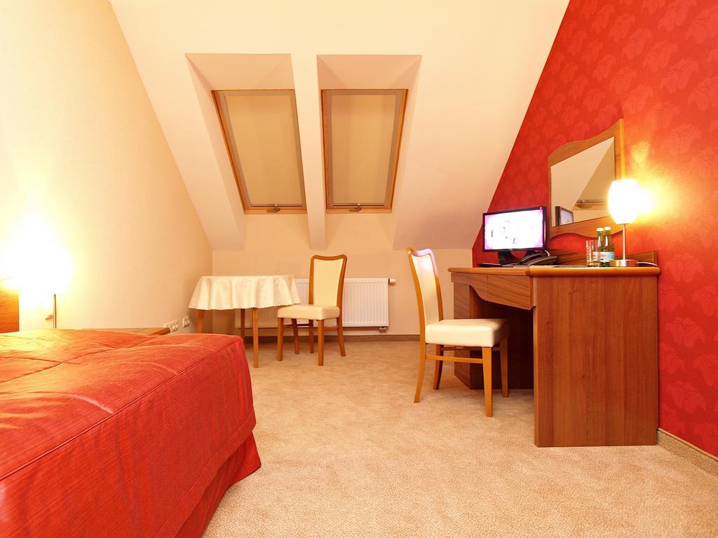 Hotel Fajkier Крочице Екстериор снимка