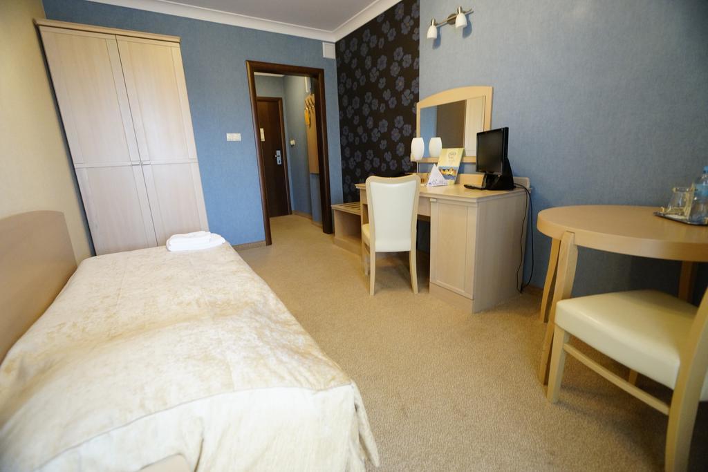Hotel Fajkier Крочице Екстериор снимка